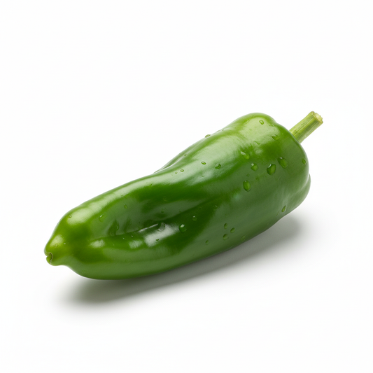 Pimiento Verde Italiano real, sobre fondo blanco y en formato 1:1